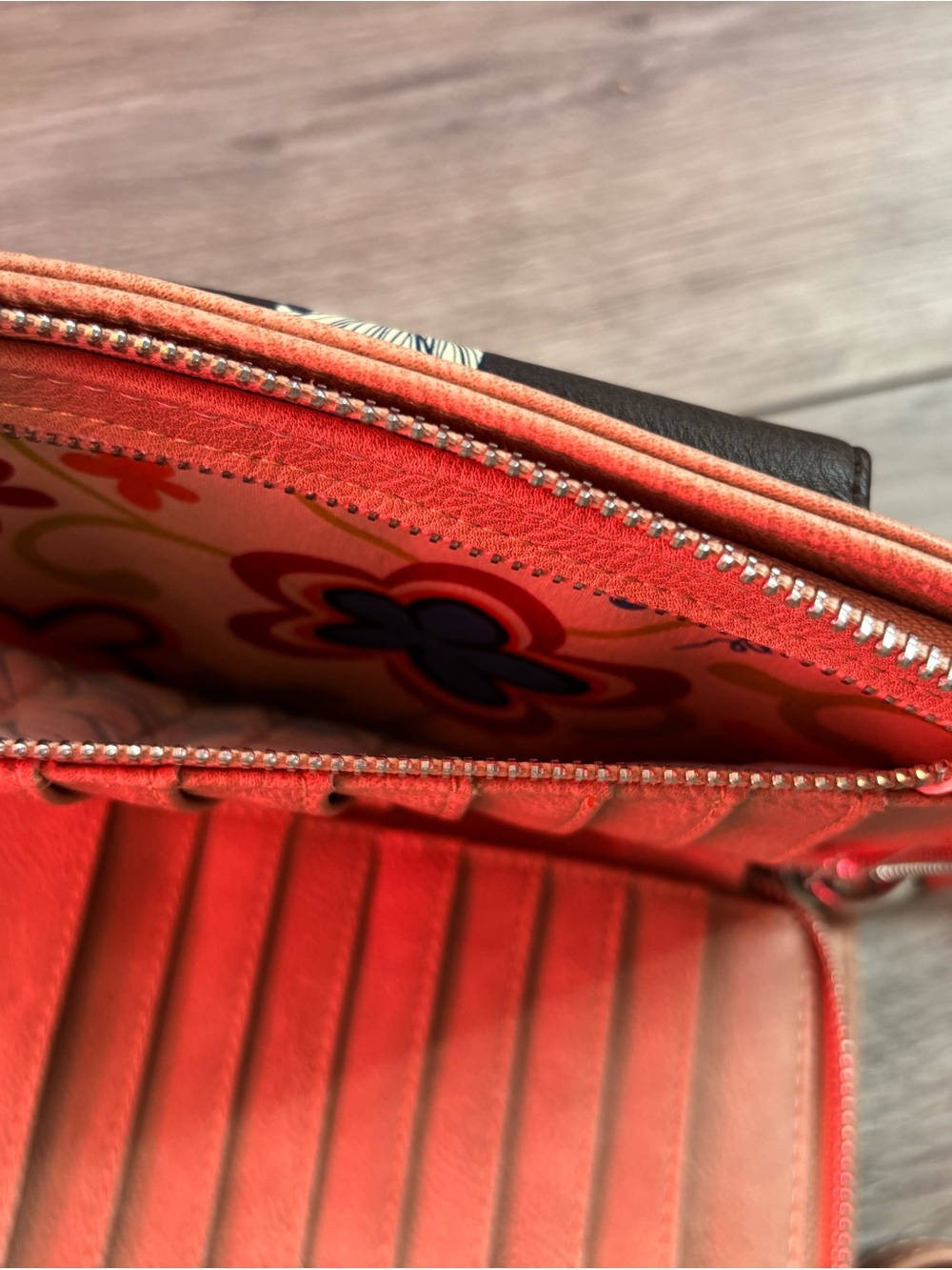 ESPE Vegan Leather Smartphone Crossbody Wallet Bag - Hibiscus - Picture 5 of 6
